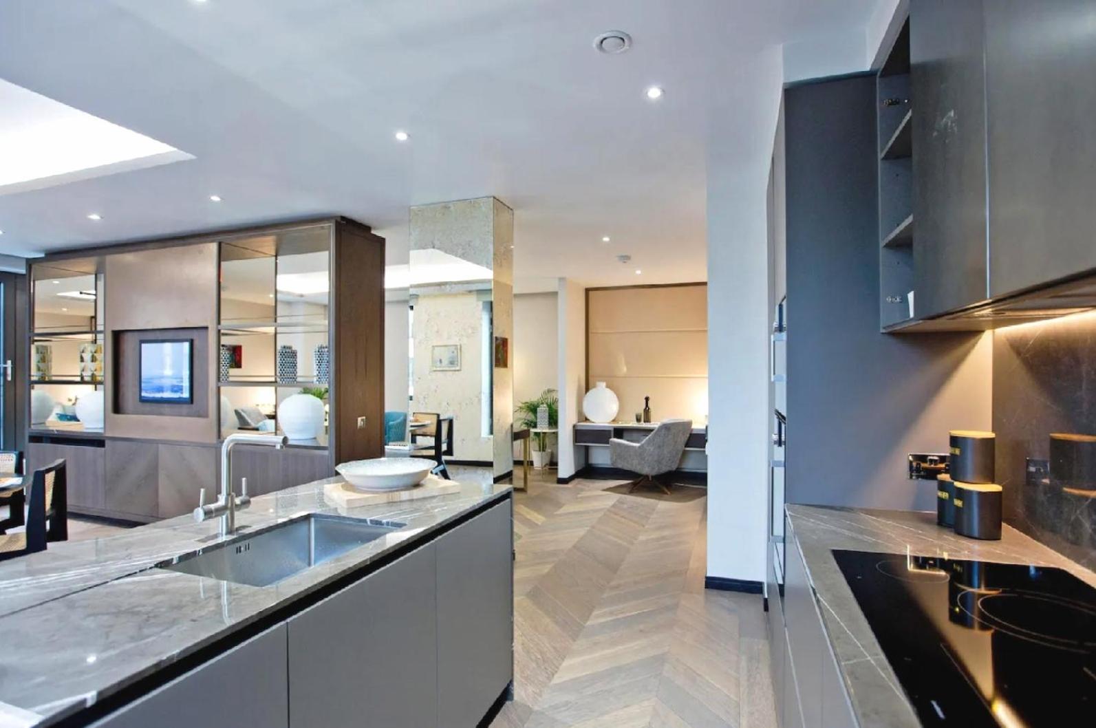Donnaregina Apartment *
